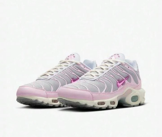 NIKE Women's AIR MAX PLUS Cushioning Casual Running Sneakers